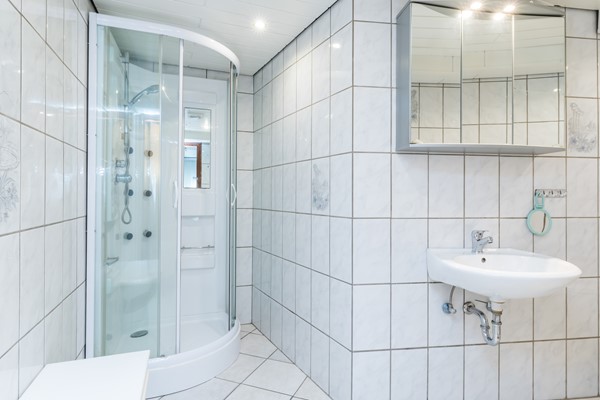 Foto - Te koop: Ruime halfvrijstaande woning met 179 m² woonoppervlakte, 6 slaapkamers, 2 badkamers, garage en tuin op het zuiden in Vaals
